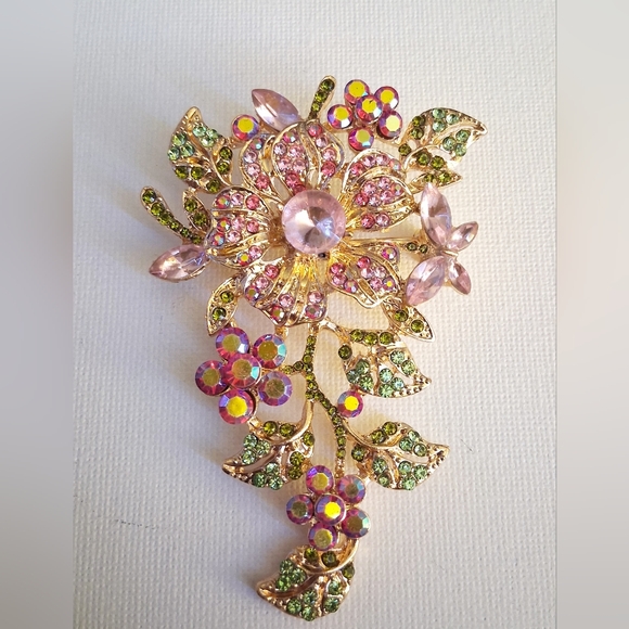 *EXCLUSIVE* Elegant Rhinestone Flower Brooch - Picture 4 of 5